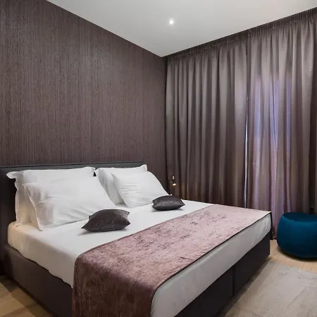 In With Pool Near Ruins * Pula