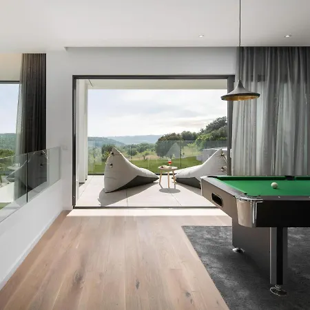 In With Pool Near Ruins Pula