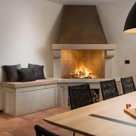 In With Pool Near Ruins Pula