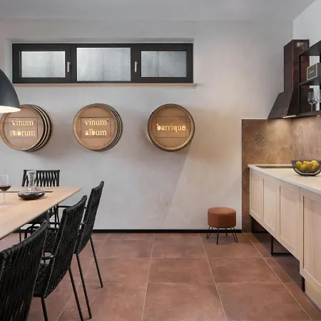 In With Pool Near Ruins Willa Pula