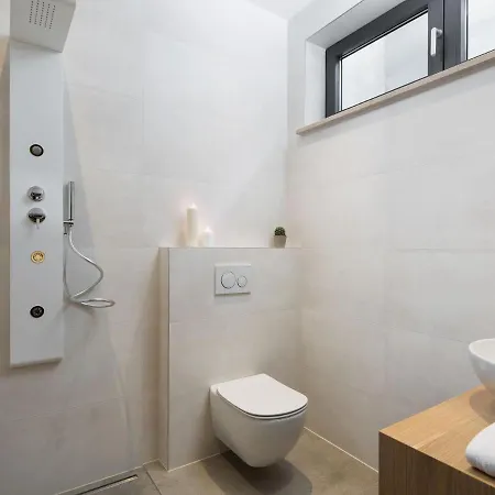 Villa In With Pool Near Ruins Pula