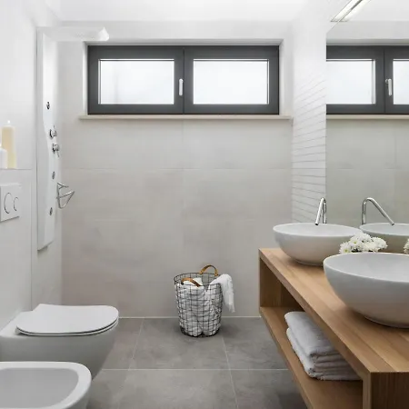 Villa In With Pool Near Ruins Pula