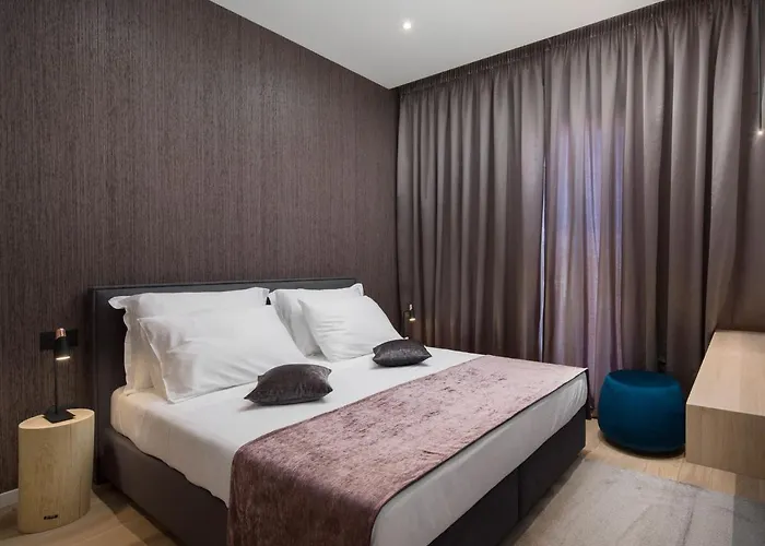 In With Pool Near Ruins * Пула