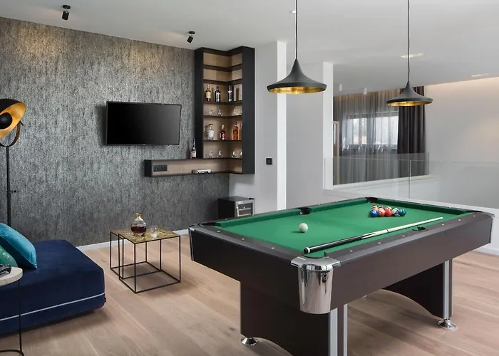 In With Pool Near Ruins * Пула