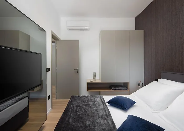 In With Pool Near Ruins Вілла