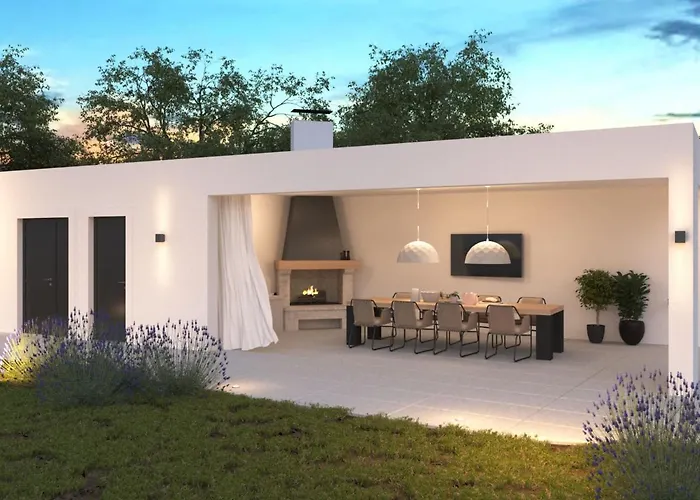 In With Pool Near Ruins