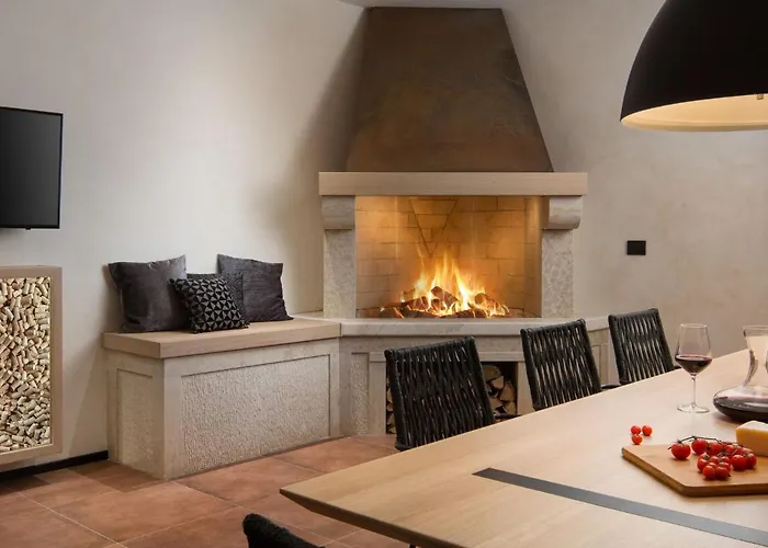 In With Pool Near Ruins Пула