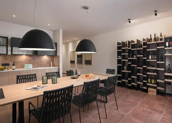 In With Pool Near Ruins Вілла *