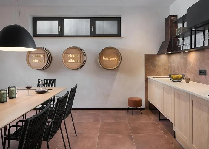 In With Pool Near Ruins Willa Pula