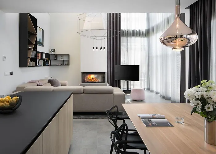 In With Pool Near Ruins Пула