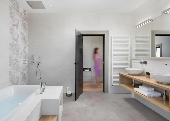 Willa In With Pool Near Ruins *