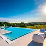 Villa In With Pool Near Ruins