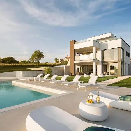 Boutique In With Pool And Sauna Villa Pula